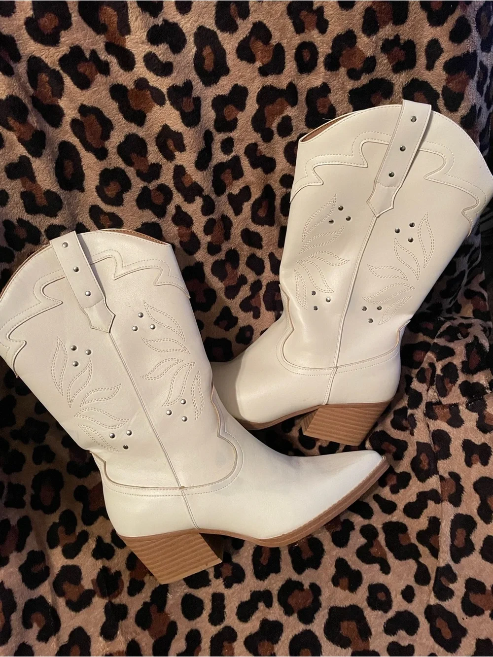 Women's White Western Cowboy Boots - Stylish Embroidered Mid-Calf - Picture 1 of 5